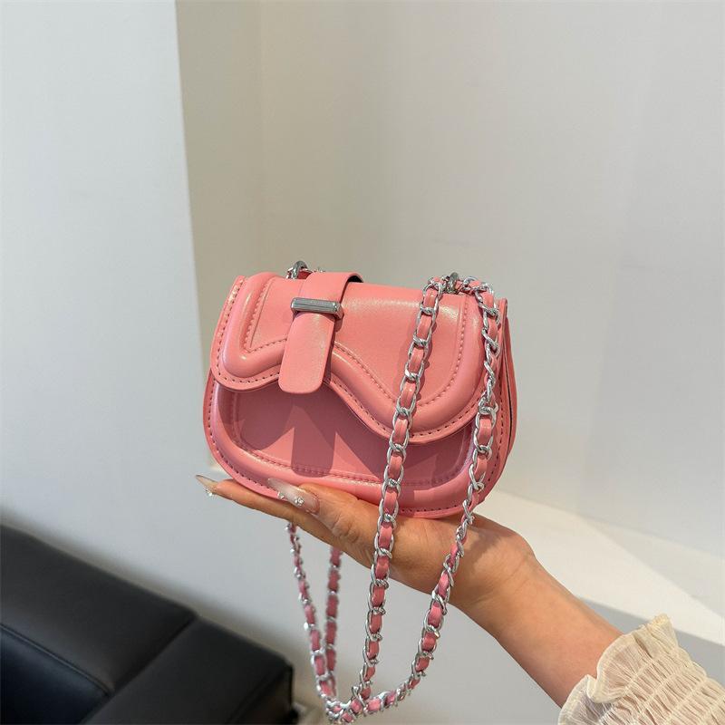 Textura de color sólido moda simple bolso pequeño bolso de cadena para mujer 2025 primavera nuevo versátil ins mensajero bolso de silla de montar