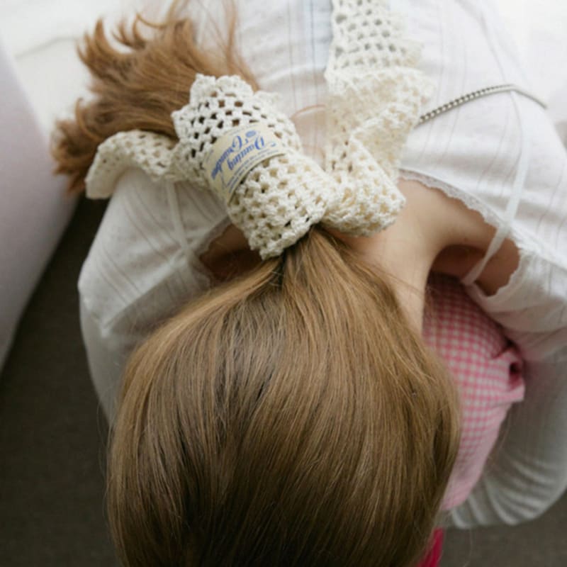 

DANCING GRANDMA MINI LACE SCARF : IVORY IVORY