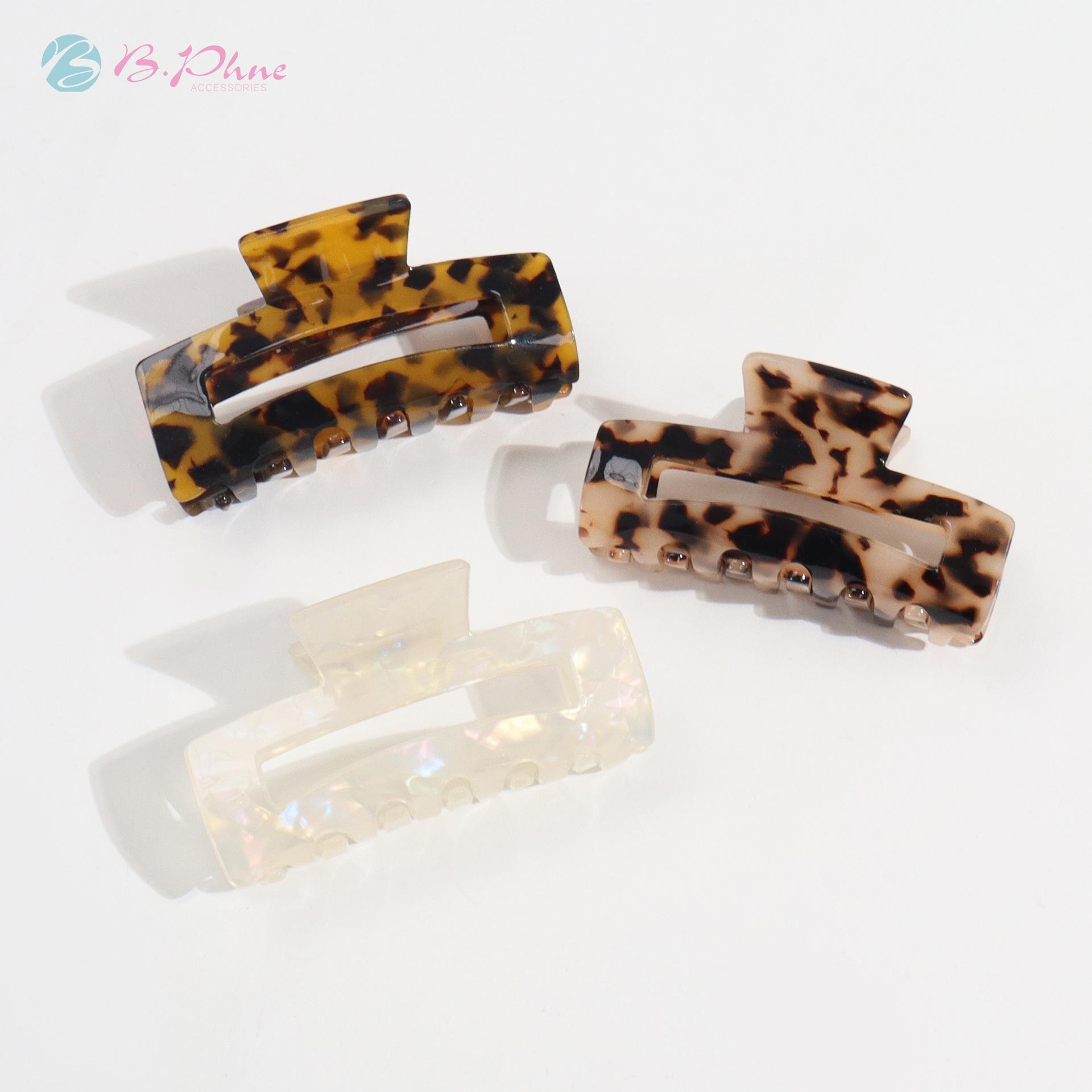 

Individually Wrapped Geometric Heart Brown Claw Clip for Women