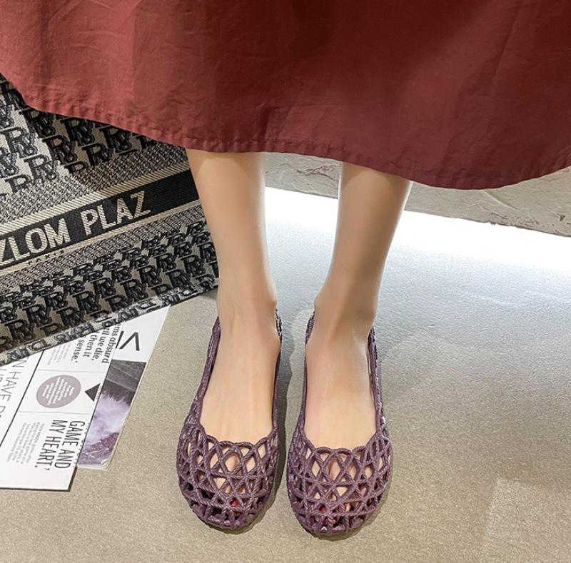 Fashion 2025 new beach sandals for women's summer fashion hollow flat toe anti slip soft bottom breathable jelly plastic Flat shoes