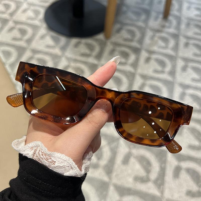 Fashion Sunglasses Classic Retro Square Glasses Women Men Vintage Travel Small Rectangle Sun Glasses Female Eyewear Anti-Glare