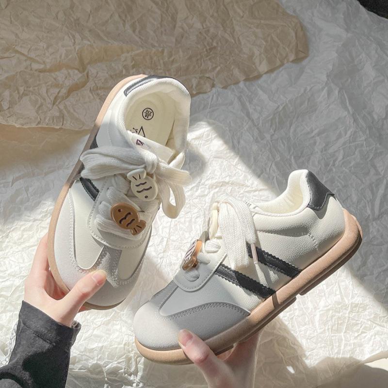 

Niche Korean version of big head ugly cute moral training board shoes women s 2025 autumn new versatile student sports Forrest Gump white shoes 40