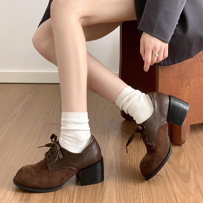 

Ретро универсальные туфли-лодочки на толстом каблуке в британском стиле, женская осенняя модель 2025 года, новые, с юбкой, высококлассные маленькие туфли-лодочки 40 темно-коричневого