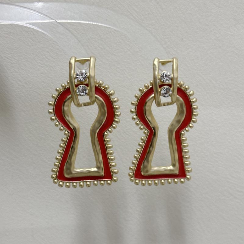 Retro Niche Unique Personalized Key Keyhole Earrings Temperament Advanced Sense Catwalk Versatile Earrings
