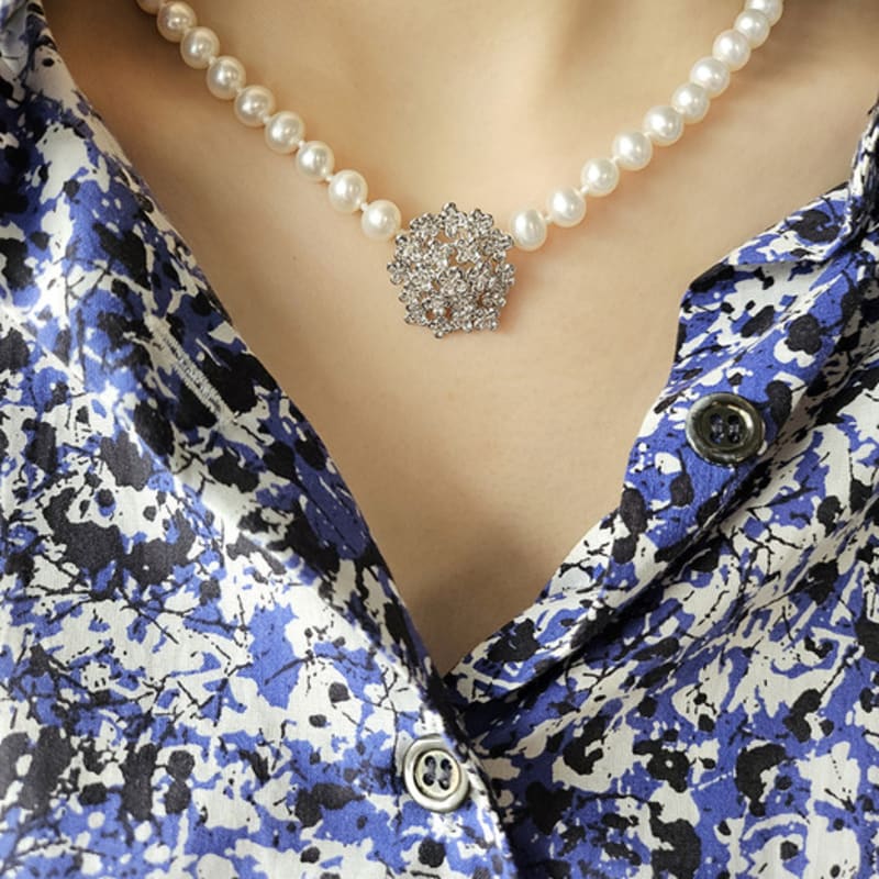 

Eliz by Lizgallery Blossom Pendent Freshwater Pearl Necklace white