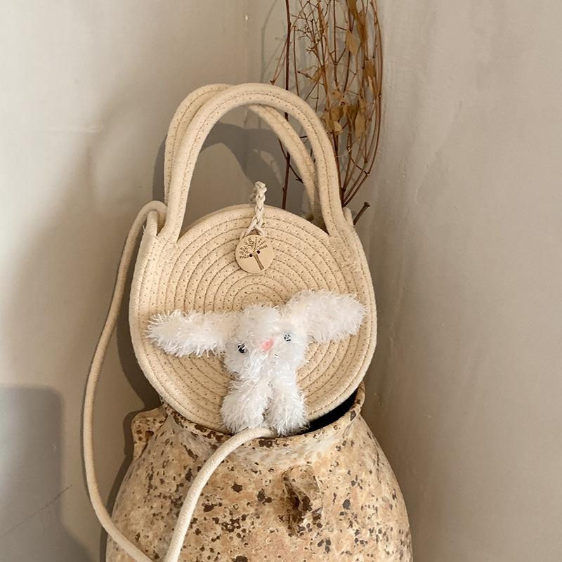 

Niche bag women s 2024 new fashionable cute small round bag leisure vacation beach bag beautiful leisure handbag бежевий