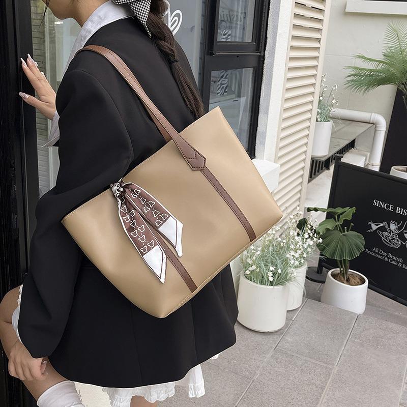Bags, women's care bags, large-capacity soft leather versatile new retro casual texture single shoulder class commuter bag