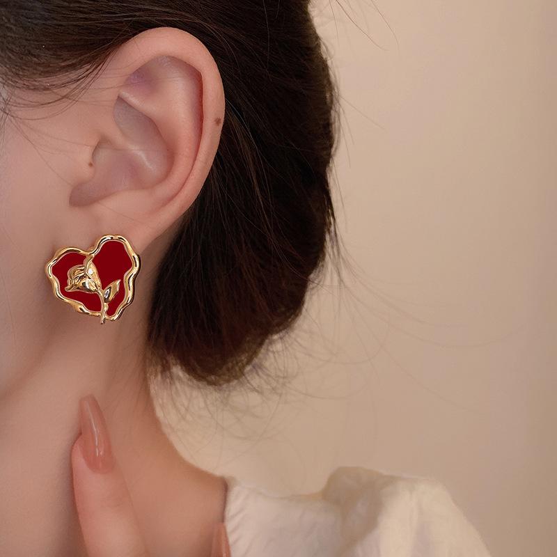 Elegant S925 Sterling Silver Rose Heart Stud Earrings: High-End Luxury Design