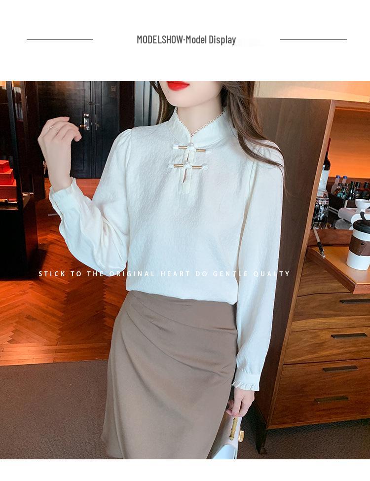 Retro Stand Collar Frog Button Pullover: Plus Velvet Thickened Base Layer for Autumn/Winter 2025, New Chinese Style.