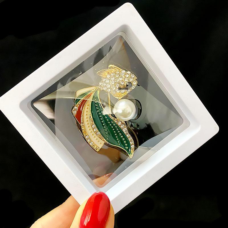 Exquisite Pearl Scarf Buckle: Rhinestone Butterfly Brooch & Bow