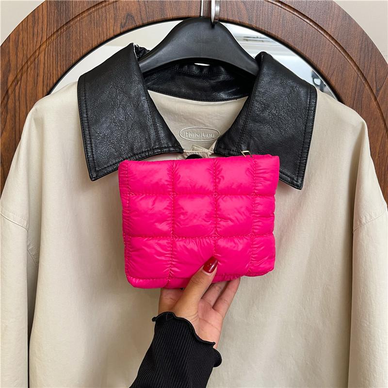 Fashi Korean Wrinkled Clutch Bag Women Comfortable and Versatile Texture Mini Straw Bag Ins Trendy Simple Leisure Handle Bag