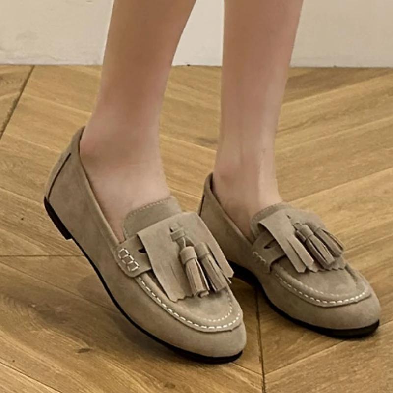 Модные классические и универсальные женские туфли на плоской подошве 2024 года — фото 3