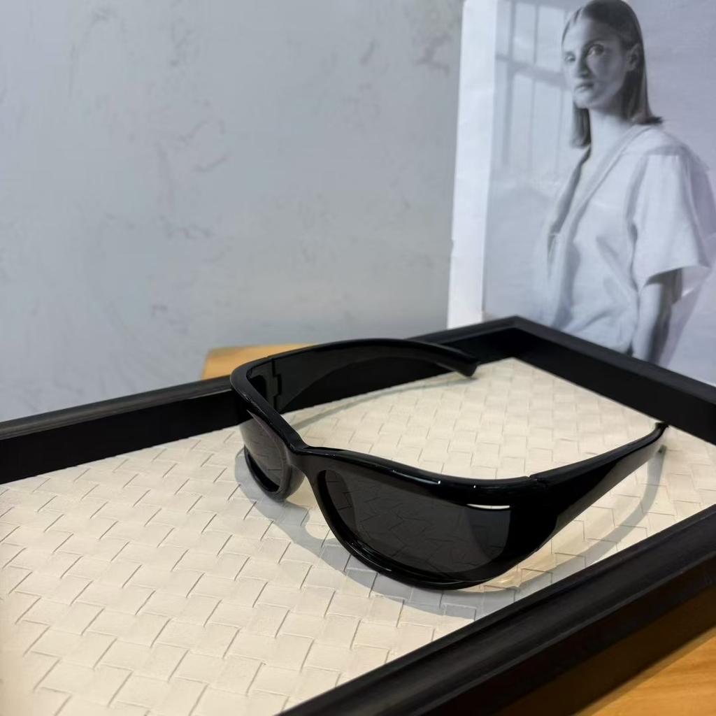 Hong Kong Style Men Women Sunglasses Punk Style Anti-Reflective Sunglass For Men Bicycling Hiking Women Sun Glasses