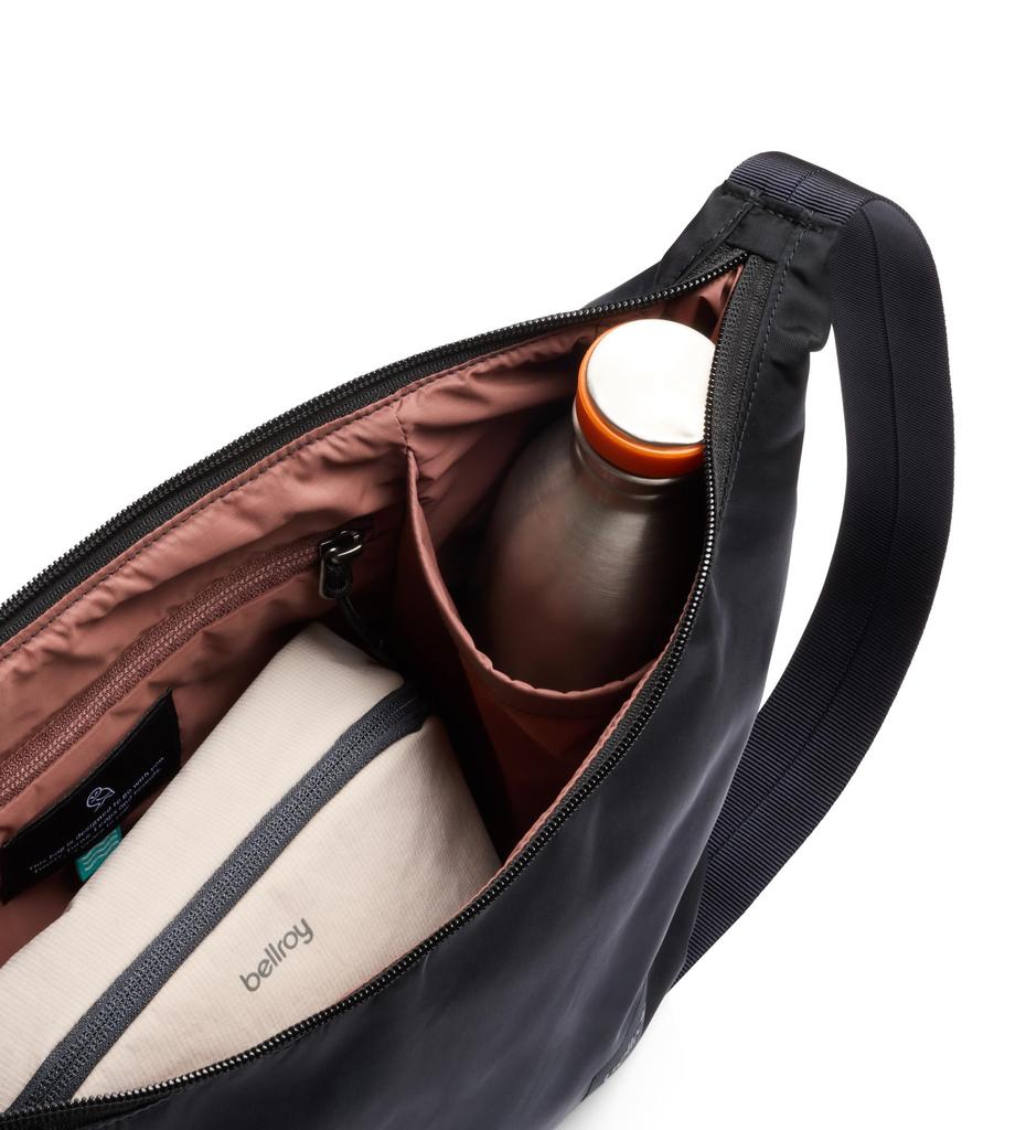 Bellroy Laneway Crescent Bag, 7L Capacity, Minimalist Shoulder Bag for Everyday Use, Interior and Exterior Pockets, Adjustable Strap, Amazing Storage