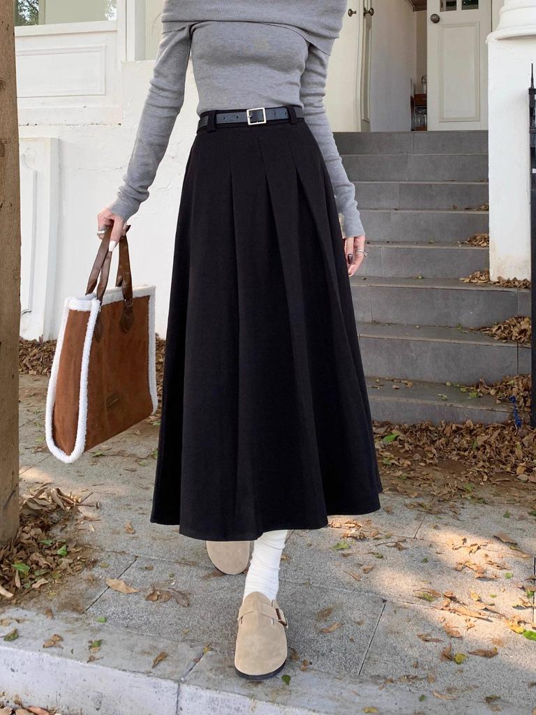 Plus Size High-Waisted Black A-Line Pleated Skirt for Pear-Shaped Petite Women - Mid-Length, Autumn Style
