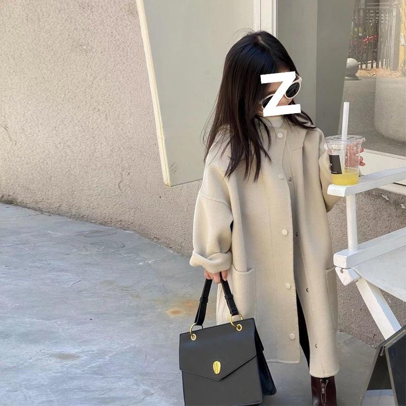 

Пальто детское осенне-зимнее средней длины в корейском стиле – с капюшоном, длинными рукавами, из хлопка и полиэстера для девочек. 140 cm