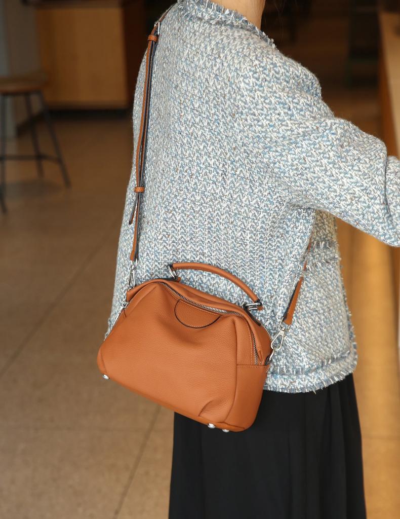 Leather small round bag high-end bag women's new popular women's autumn and winter portable shoulder messenger bag