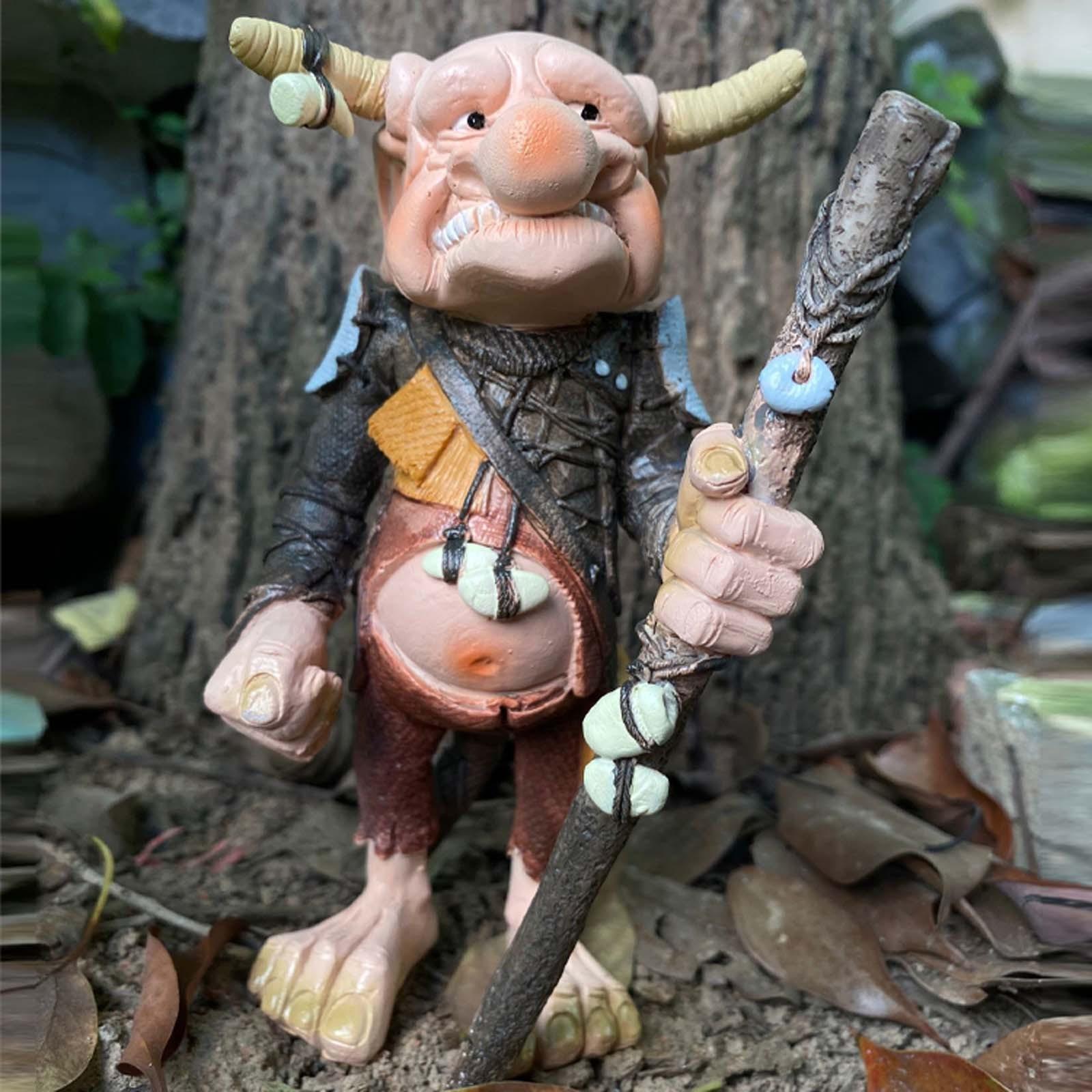 

Странные гигантские украшения для сада из смолы