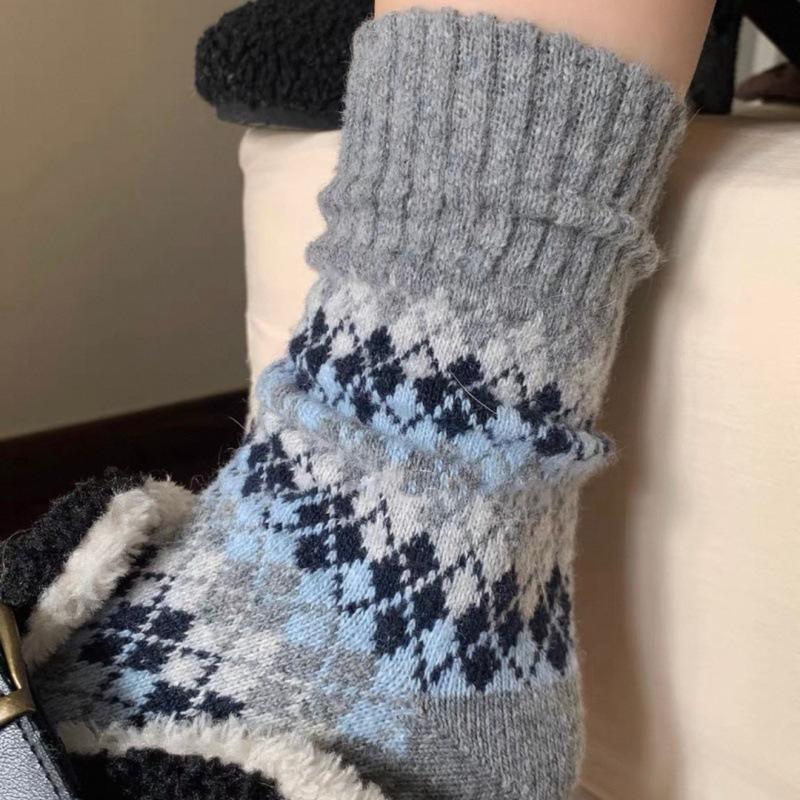 Winter Multi-color Checked Wool Socks for Children, Thick and Warm, Made of Premium Wool, Featuring A Retro Style Reminiscent of The Isle of Fear.
