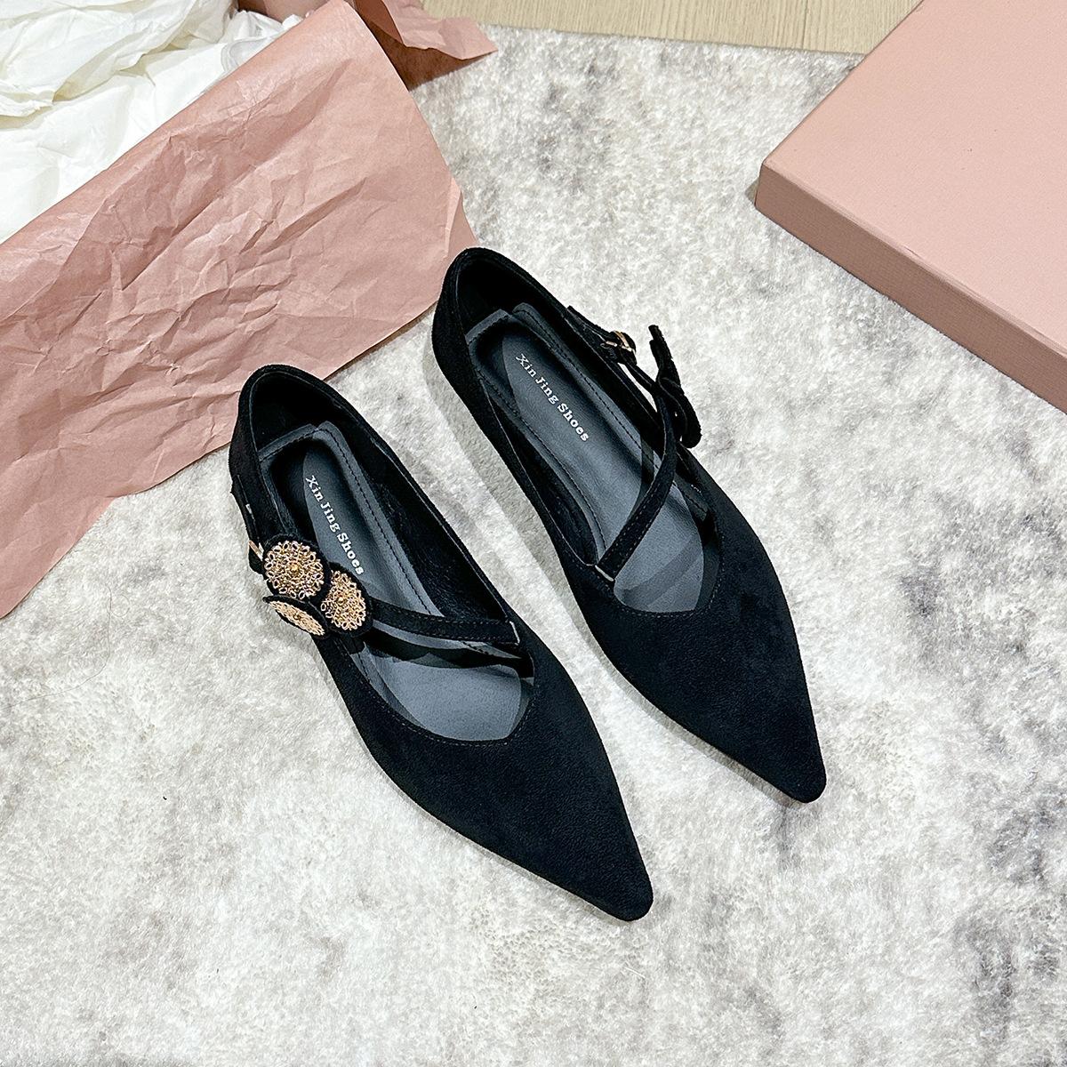 

K13-1 flip leather pointed head low heel shallow mouth single shoes women s new flannel flower Mary Jane shoes spring and autumn four seasons single s 35 чёрный