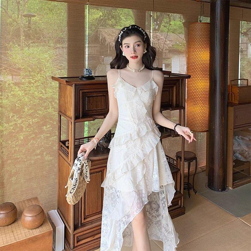 Elegantes Sommerkleid mit Spitzen-Trägern für zierliche Frauen
