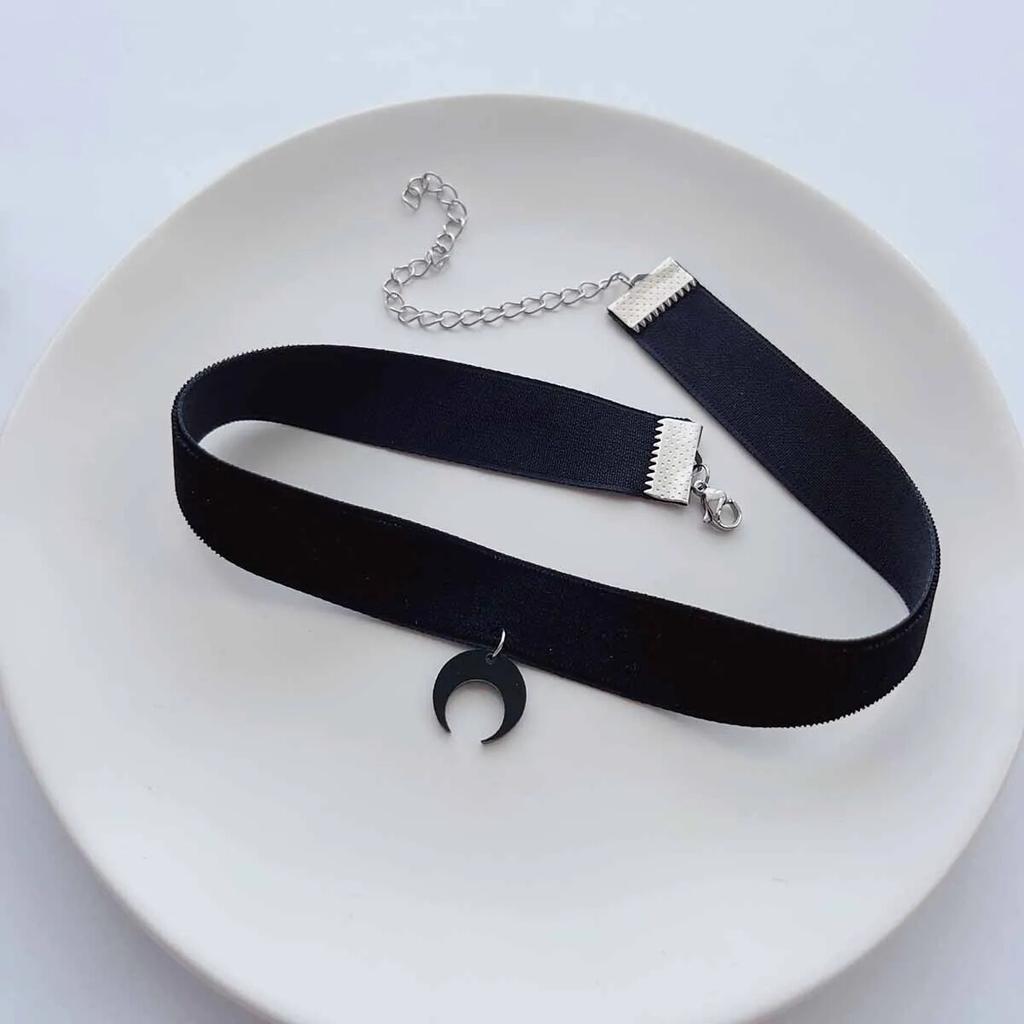 1 A Simple Dark Gothic Wind Velvet Belt Acrylic Crescent Moon Pendant Choker Necklace Neck Chain Collar Necklace Women Deserve T
