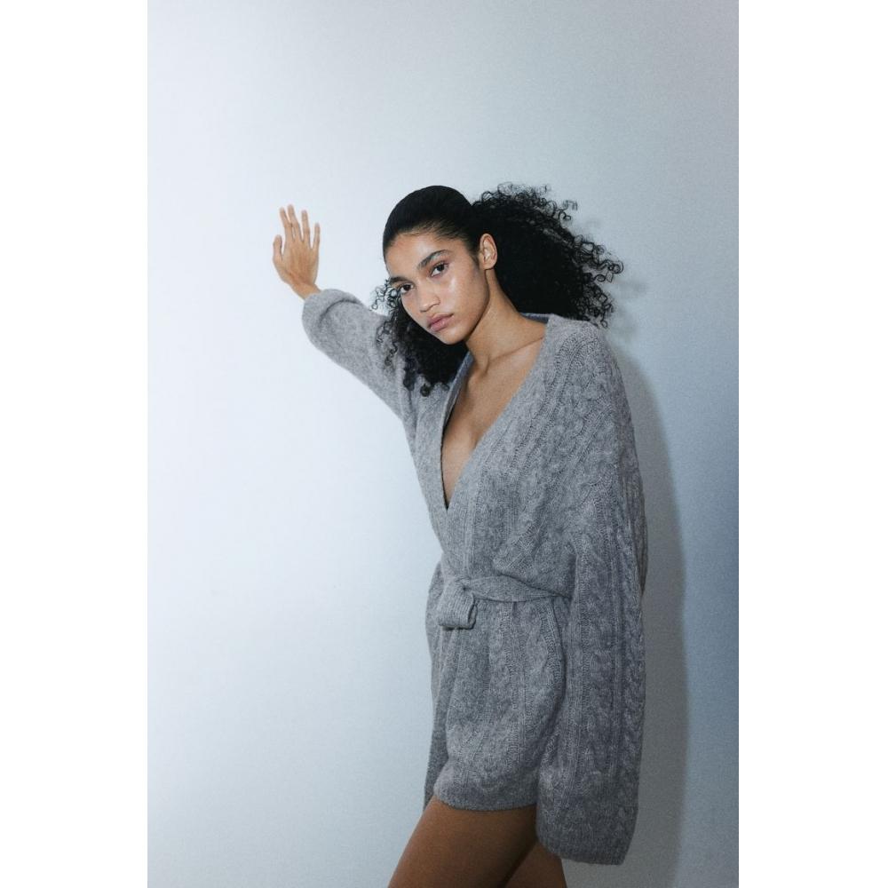 

Кардиган с поясом HM Cable Knit, серый