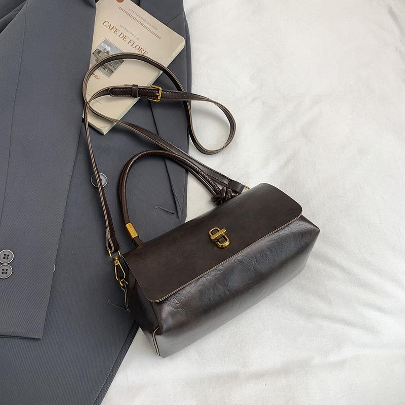 

2025 нишевая мода сумка из масляной вощеной кожи женская осенняя новая универсальная повседневная мягкая кожаная сумка через плечо мессенджер