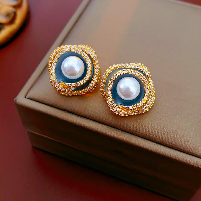 Silver Needle Diamond Round Stud Earrings Court Style Light Luxury Exquisite Earrings Design Sense Niche Earrings