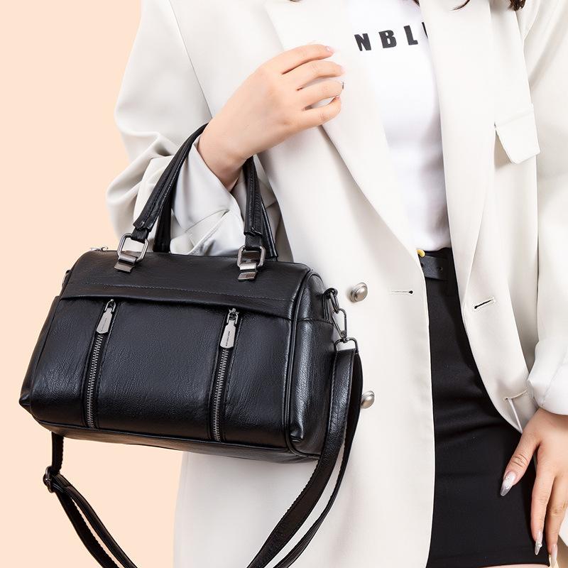 

2025 new large-capacity textured handbag modern retro messenger bag fashionable commuter shoulder bag 30*16*19 чорний