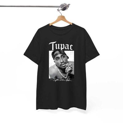 Unisex T-shirts met afbeeldingen van rapper 2PAC en andere hiphoplegendes en -pioniers.