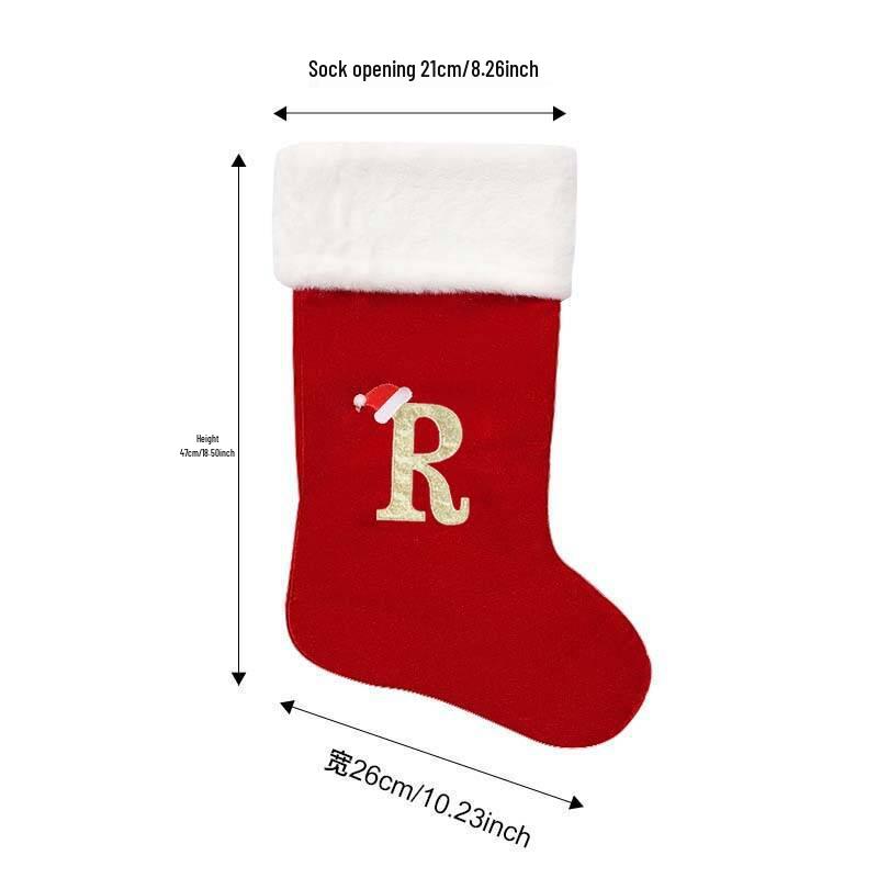 Großer roter Weihnachtsstrumpf mit Buchstaben-Ornament