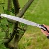 Gartensäge, arbeitssparende Säge mit gebogener Kante und dickem Ast, mit Scheide zum Fällen und Beschneiden von Obstbäumen