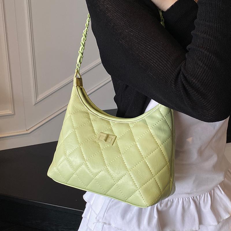 Spring and summer new products fashionable small fragrant wind rhombus chain underarm bag women's versatile commuting foreign style casual solid color