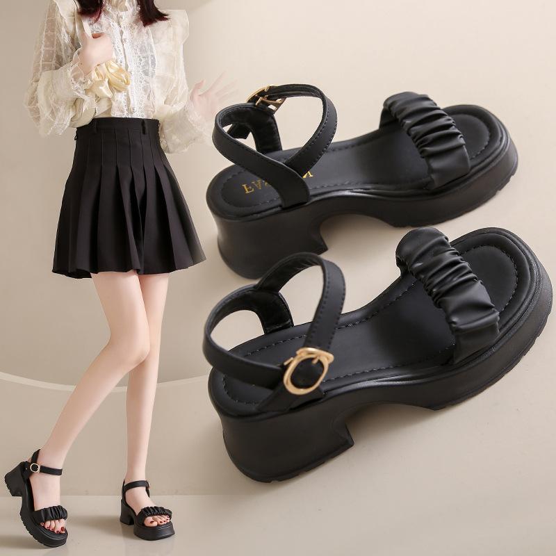 Модные женские сандалии на массивном каблуке — фото 4