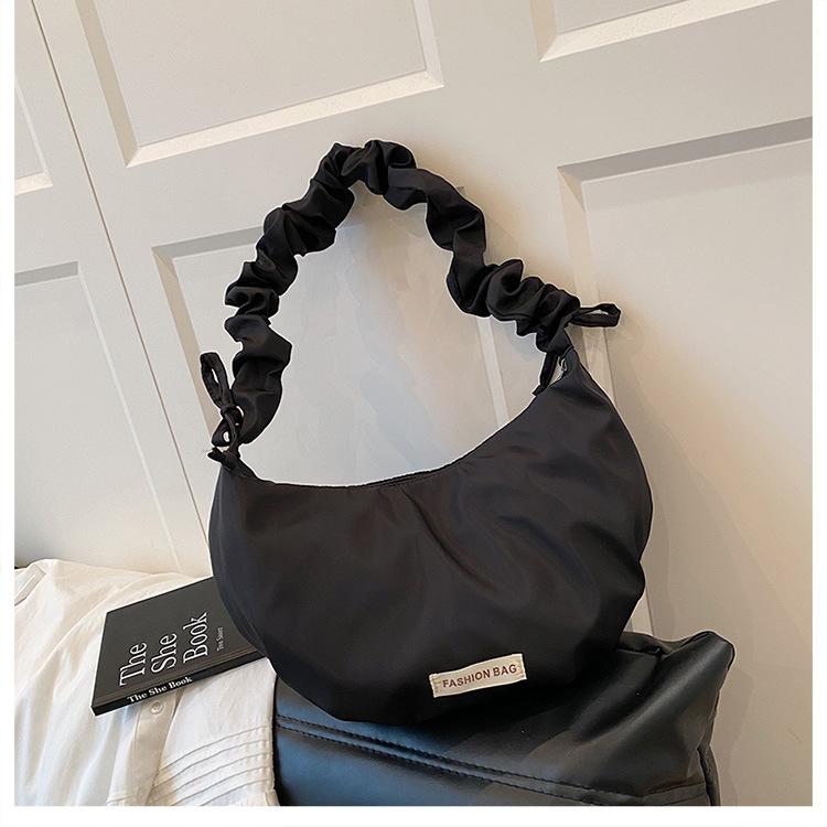 

2025 весна новая нишевая однотонная легкая плиссированная сумка-тоут на плечевом ремне женская дорожная сумка большой вместимости через плечо чёрный