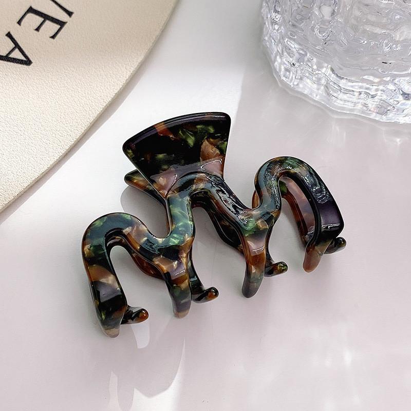 Fashionable Acetate Hair Claw Clip For Women With Colorful Designs And Geometric Lines