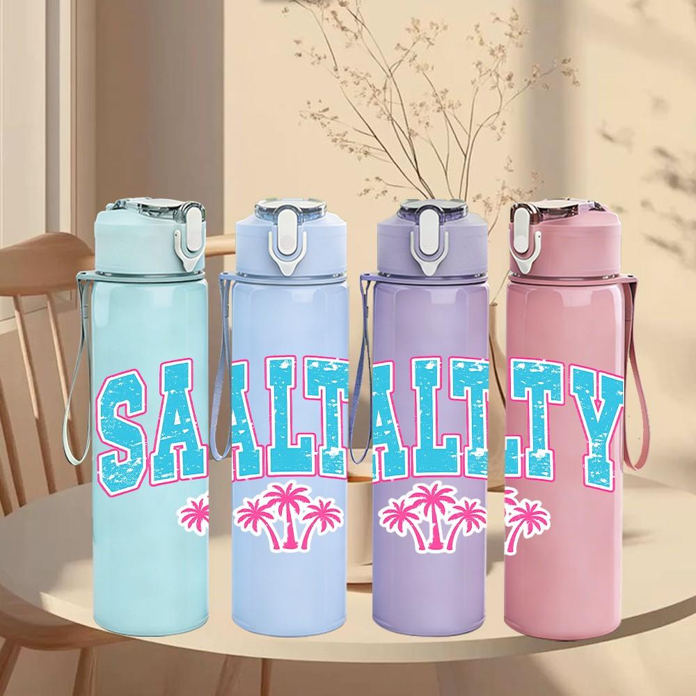 1PC SALTY Palm Tree Retro Text Print 750ml Color Plastic Sports Water Bottle Leakproof Flip Straw Lid Suitable for Sports Office Home Use
