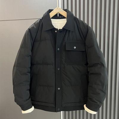 2025 Herren Koreanischer Stil Leichte Winter Daunenjacke mit Lässigem Revers und Klappendekoration