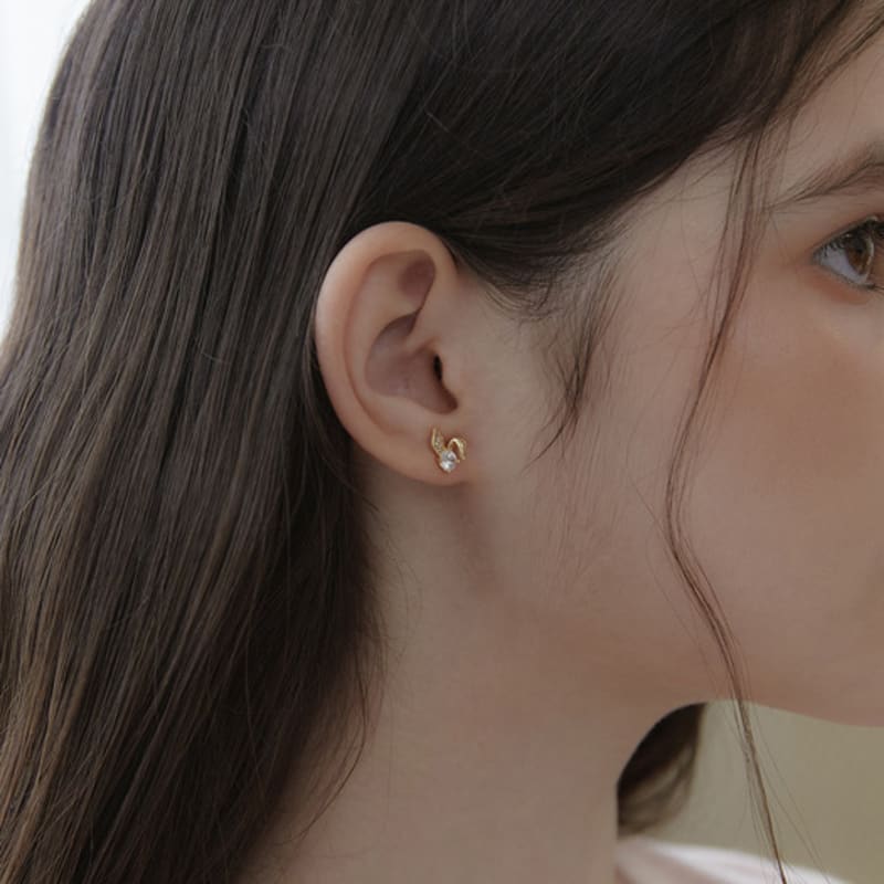 TATIANA (925 Silver) Wink Bunny Earrings EC3135