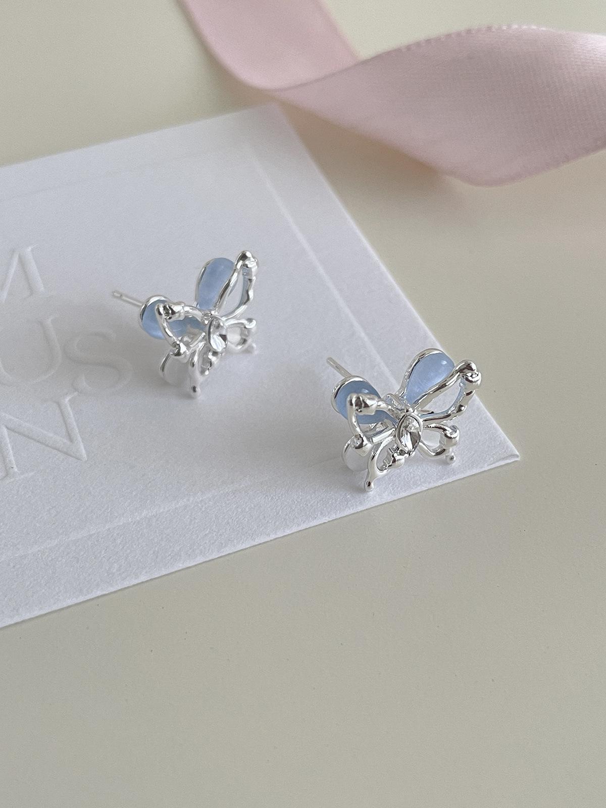 

Mori small fresh blue butterfly stud earrings women s fashion sweet exquisite earrings light luxury niche new earrings copper