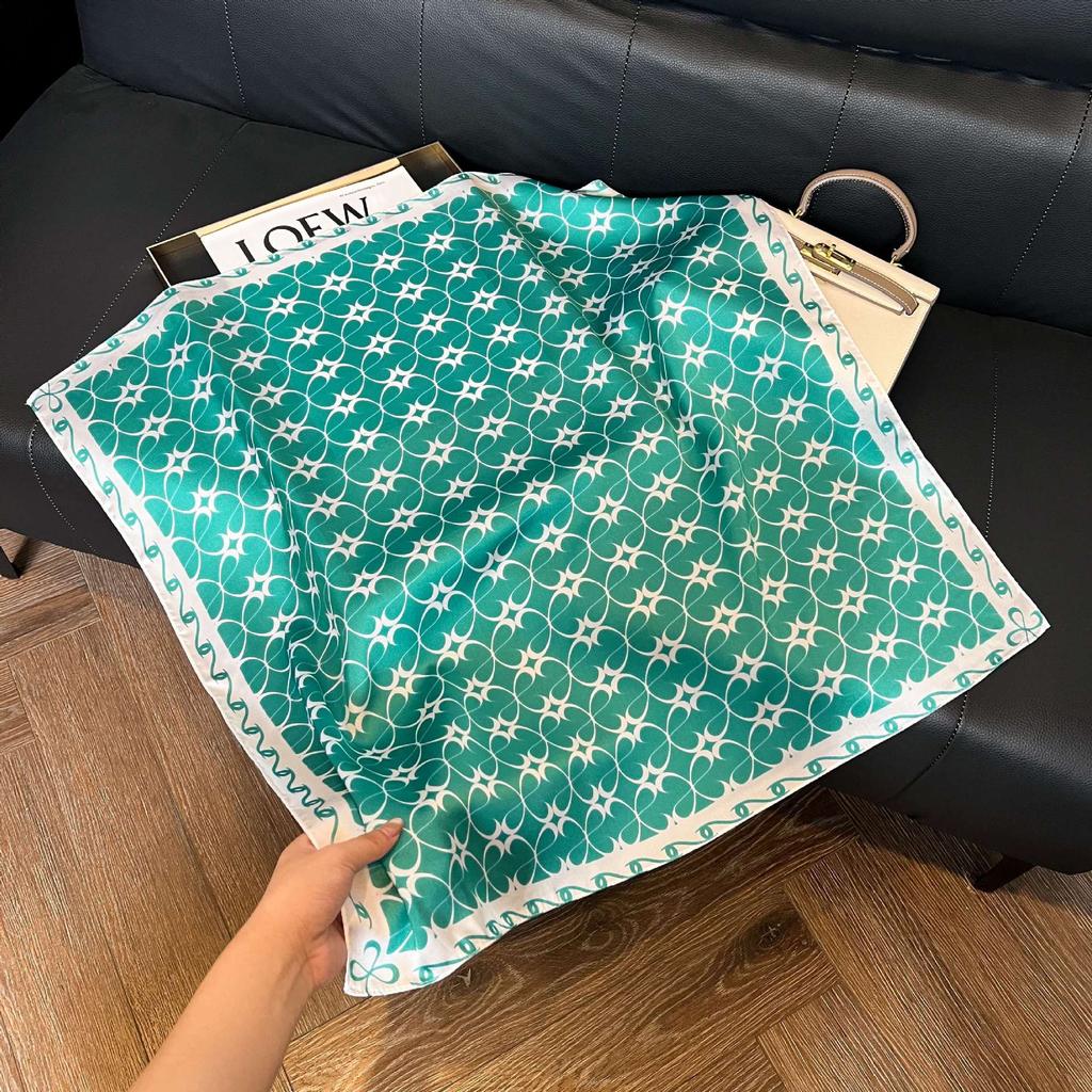 Simulated silk women's small square scarf, Korean cashew nut leopard print small silk scarf, headscarf, four-season scarf, professional scarf.