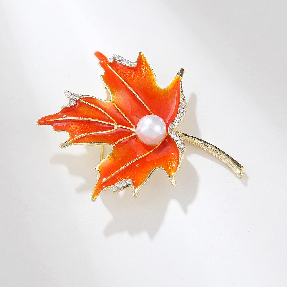Maple Leaf Small Fresh Versatile  Designer Brooch Pin Mini Bobby Pins Perfect Gift for Couples Atmospheric Painting Oil Brooch Corsage Jewellery
