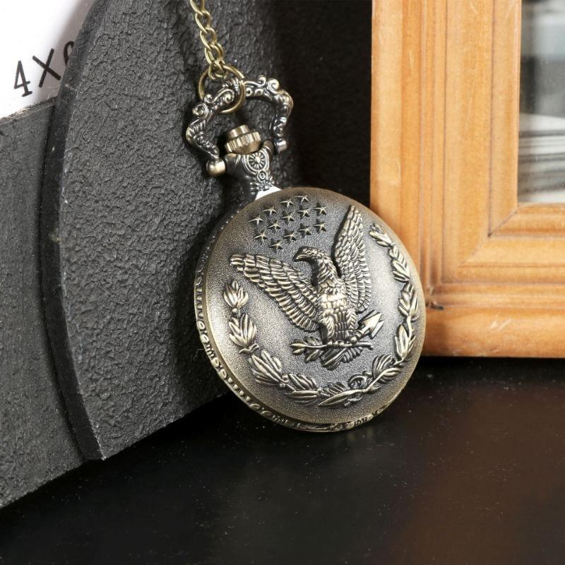 Retro Flip Quartz Pocket Watch Classic Roman Numerals Arabic Numerals Men's and Women's Necklace Watch Zinc Alloy Material