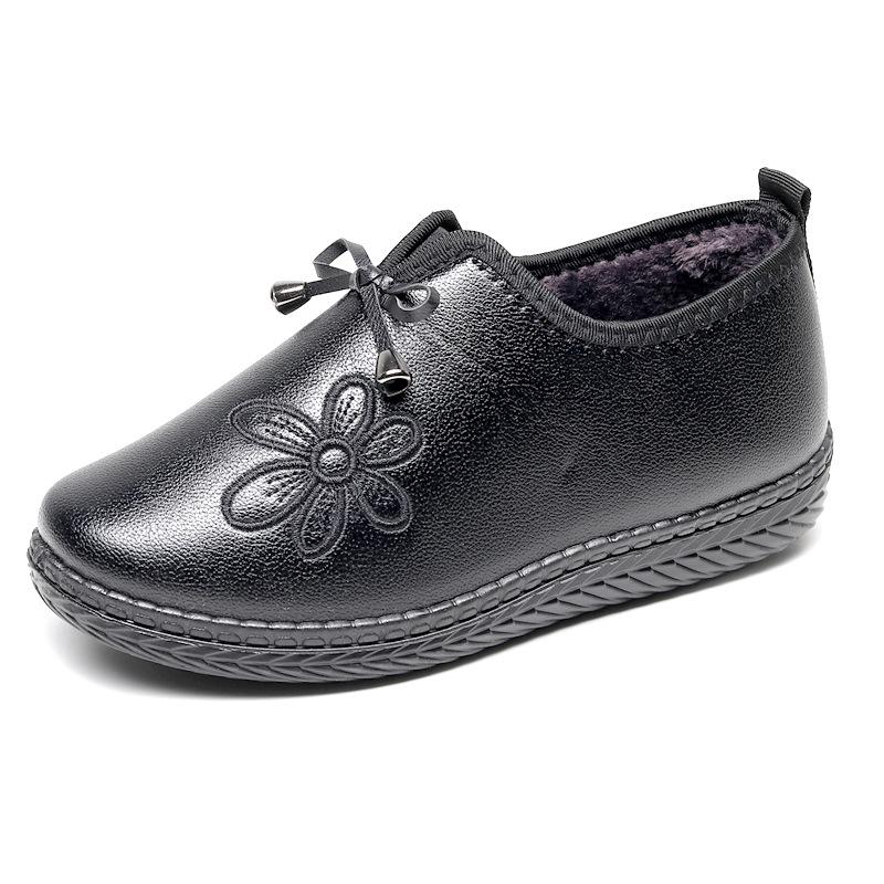 2025 winter new old Beijing cloth shoes soft sole non-slip mother shoes piled thickened warm one-pedal cotton shoes