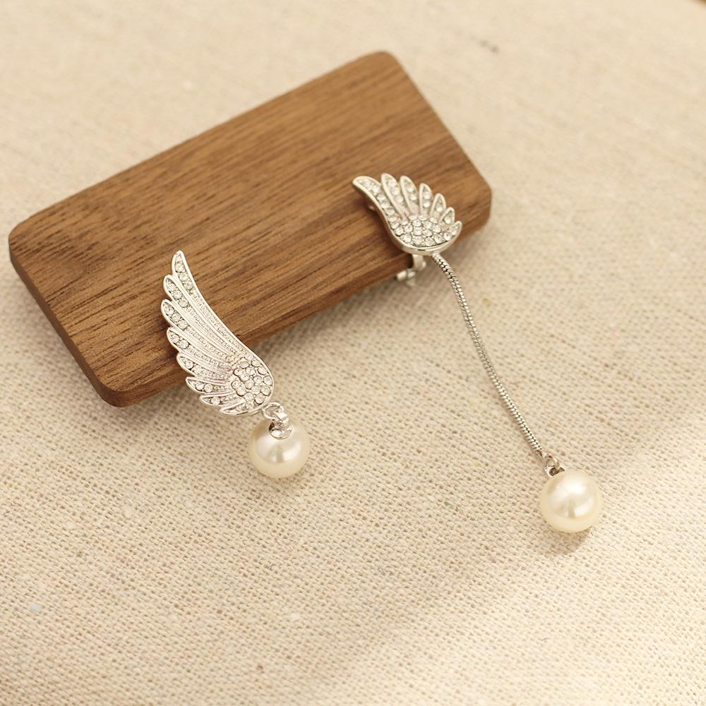 Temperament Gold-plated Diamond Asymmetrical Angel Wings Earrings Simple Versatile Imitation Pearl Earrings No Earrings Women