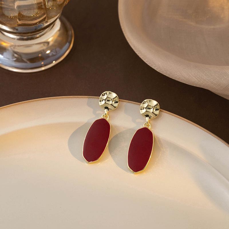 Silver Needle Red Heart Pearl Drip Stud Earrings: French Retro Vintage Ear Cuffs for Autumn and Winter.