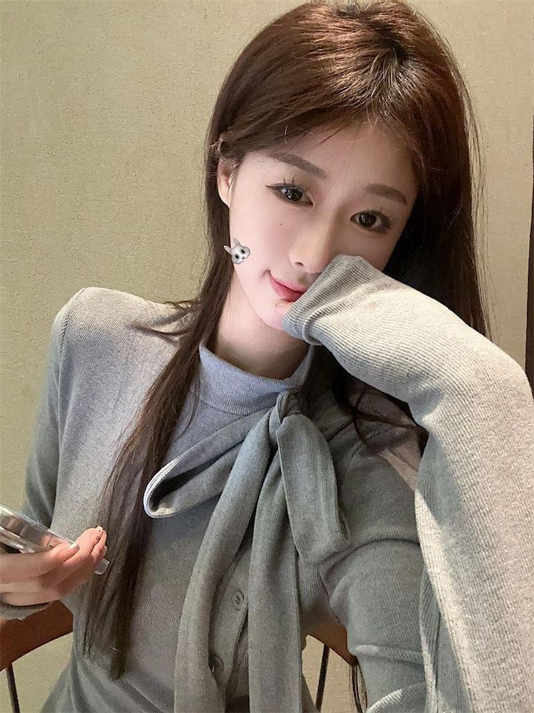 Koreanischer Stil Gebürstetes Verdicktes Langarm-T-Shirt mit Krawatten-Schnürung Stehkragen, Herbst/Winter Schlanke Passform