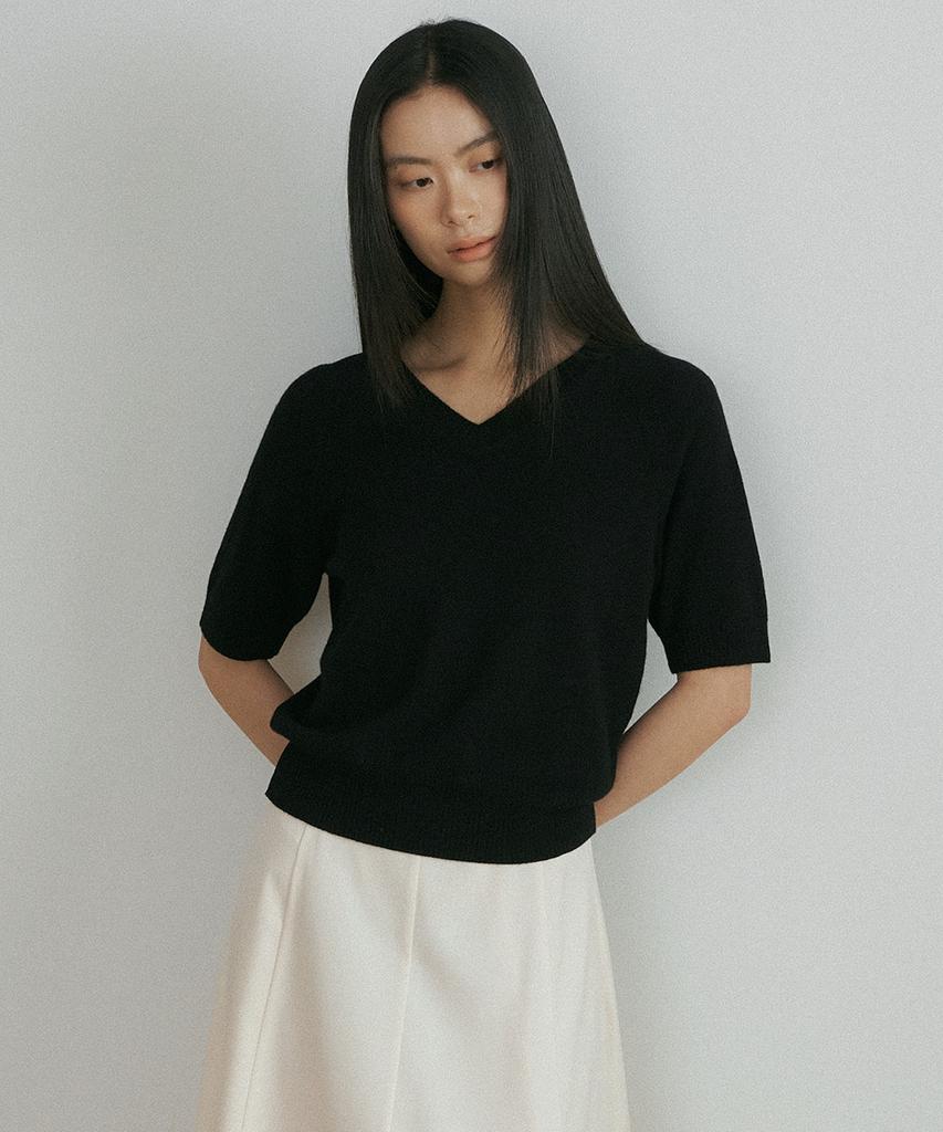 Lingseoul Merino Wool V-Neck Half Knit Top-Black