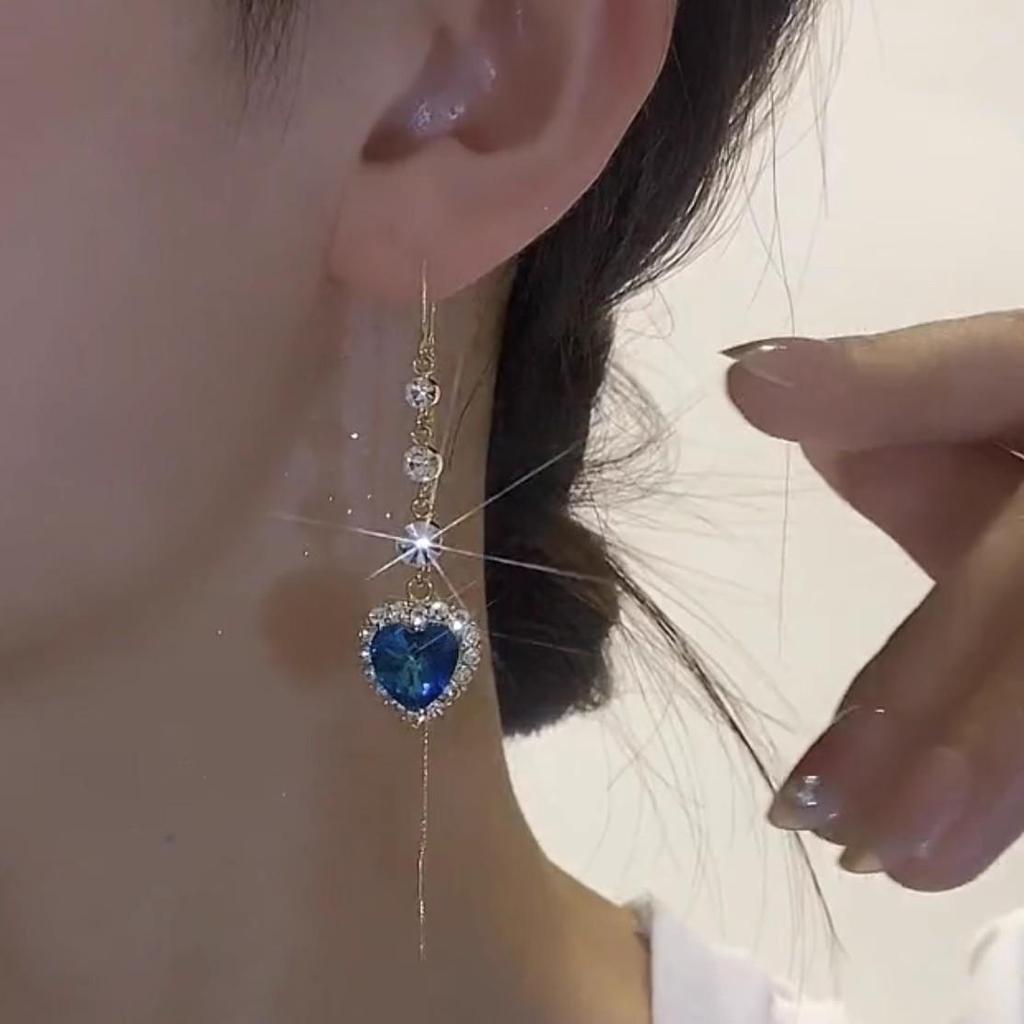 Boucles d'oreilles élégantes en cristal bleu Love pour femme – Design long et luxueux